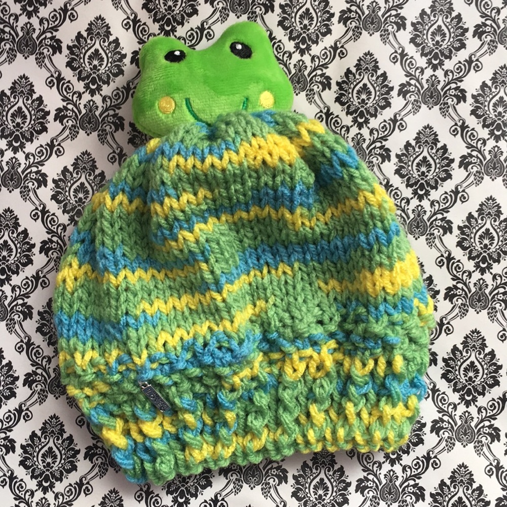 Cute little frog hat new  100% Acrylic